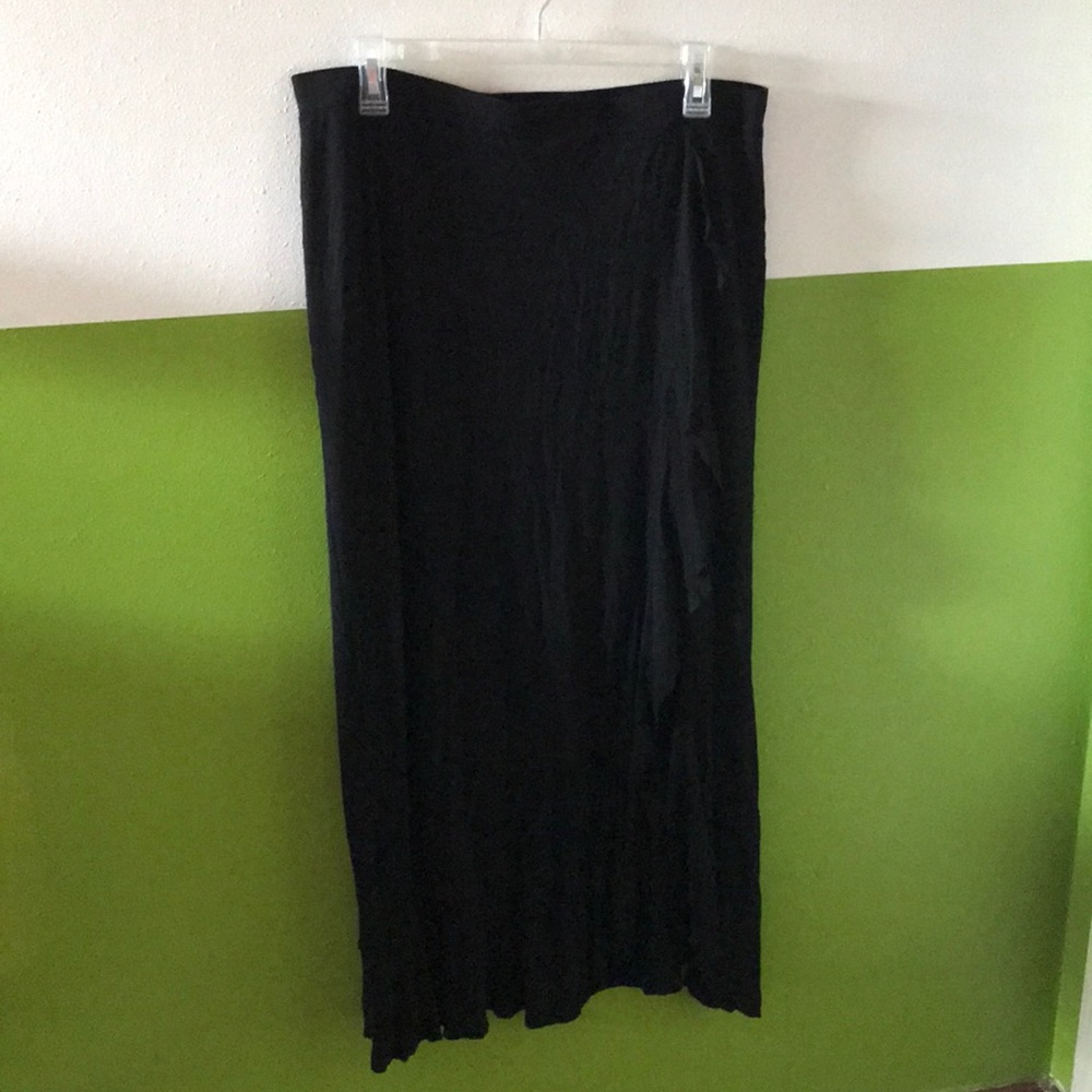 Black maxi skirt size L ruffle slit
